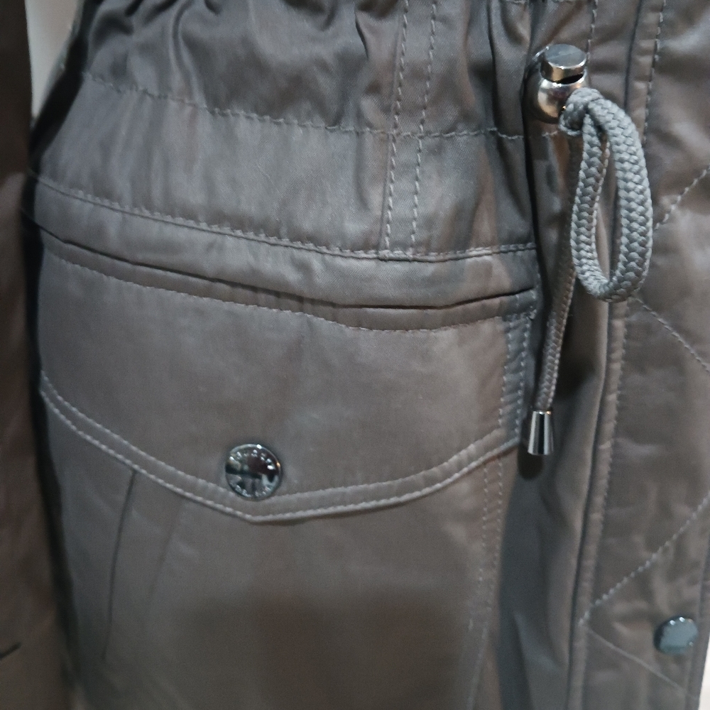 Laundry Coat - image 8